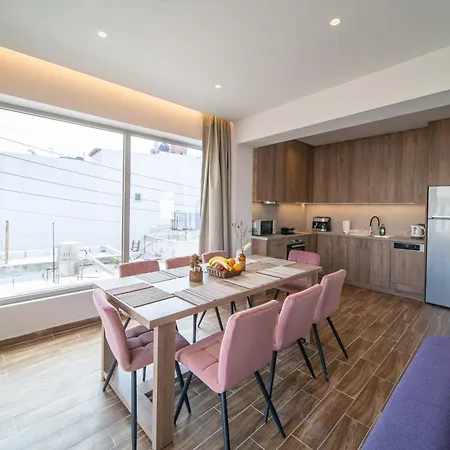 Luxury House - Center - Sleeps 8 Holiday home *